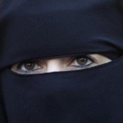 استفاده از روبنده برای زنان مسلمان چینی ممنوع شد