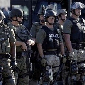 اعزام ۱۰۰ مأمور دیگر اف‌بی‌آی برای کمک به سرکوب اعتراضات احتمالی در فرگوسن