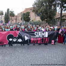 اعتراض به خشونت علیه زنان در فرانسه - فرانسه